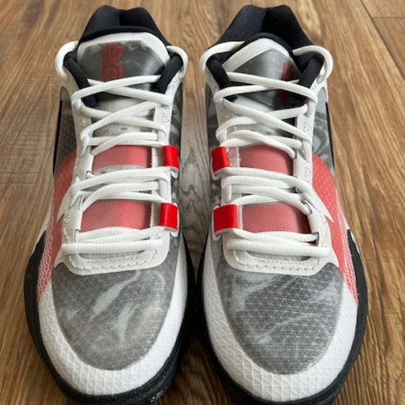 Nike Air Zoom Kyrie 8 White University Red Black Men's 9.5 Women 11 DJ6017-100 - Picture 3 of 10